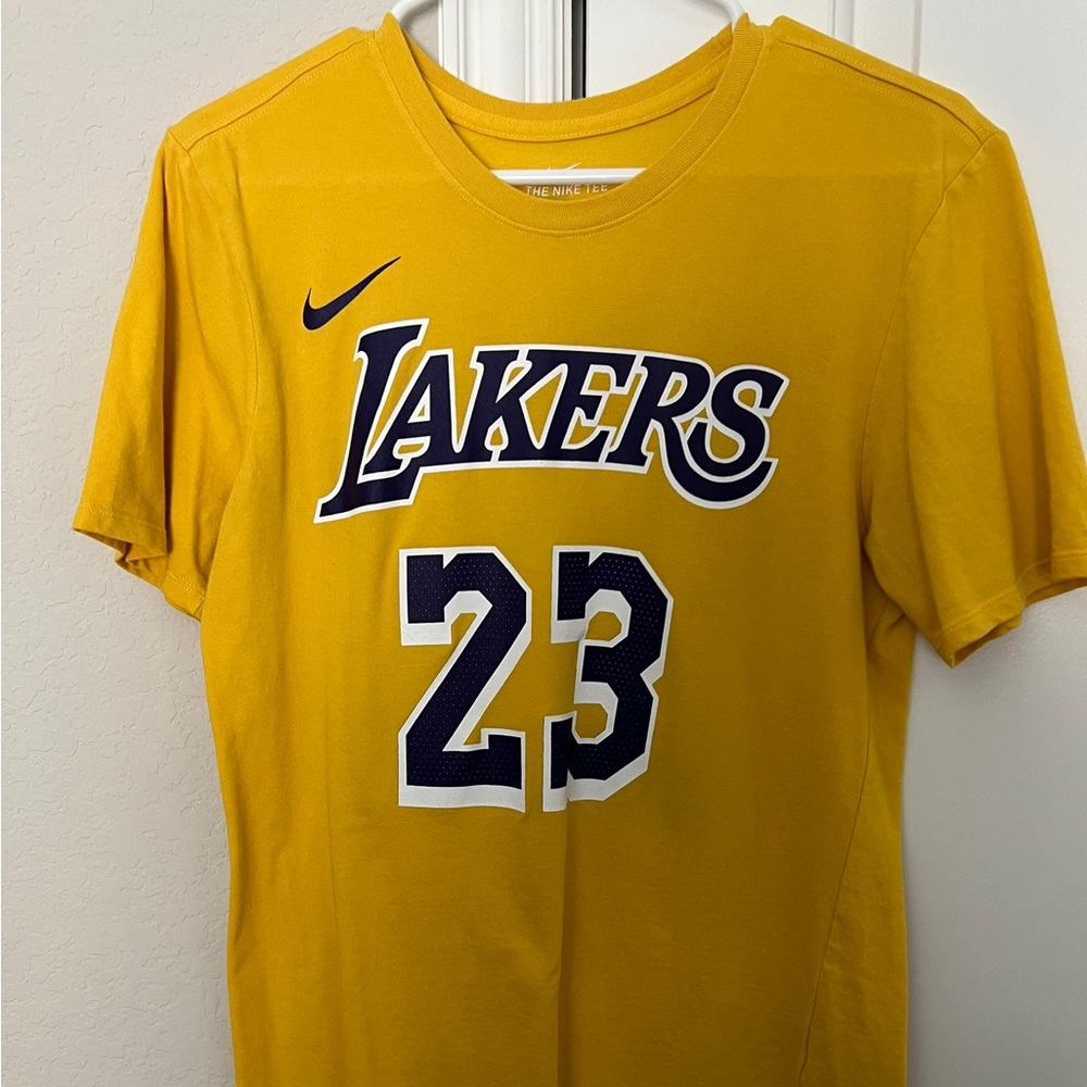 Nike Lebron James t-shirt, size medium
